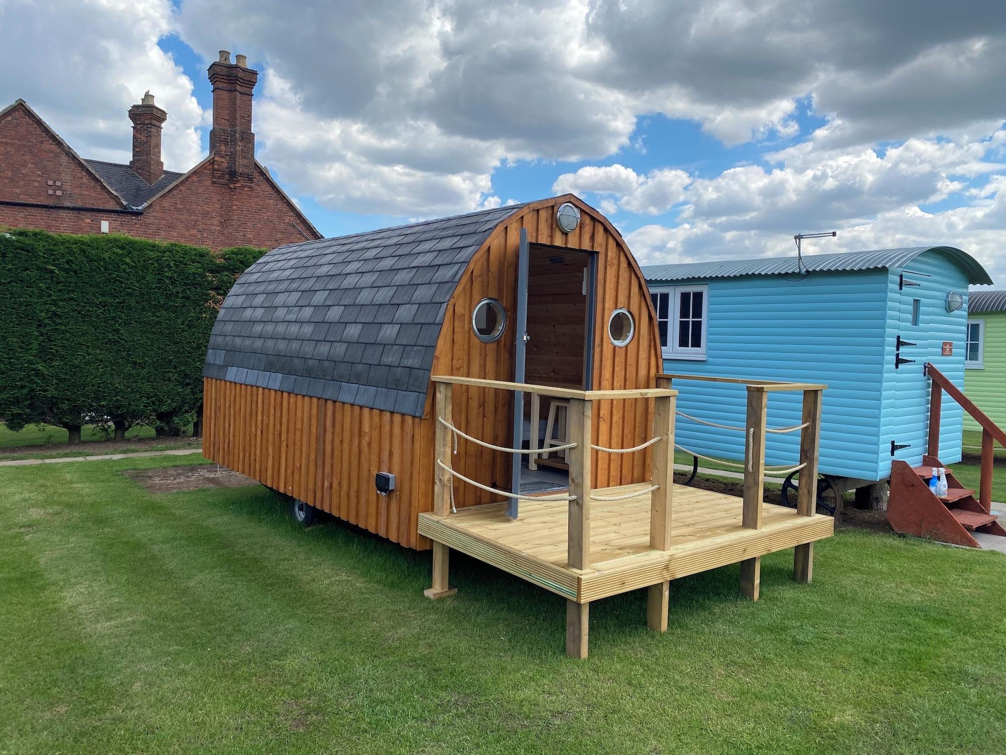 Vista Exterior Old Hall House, NEC