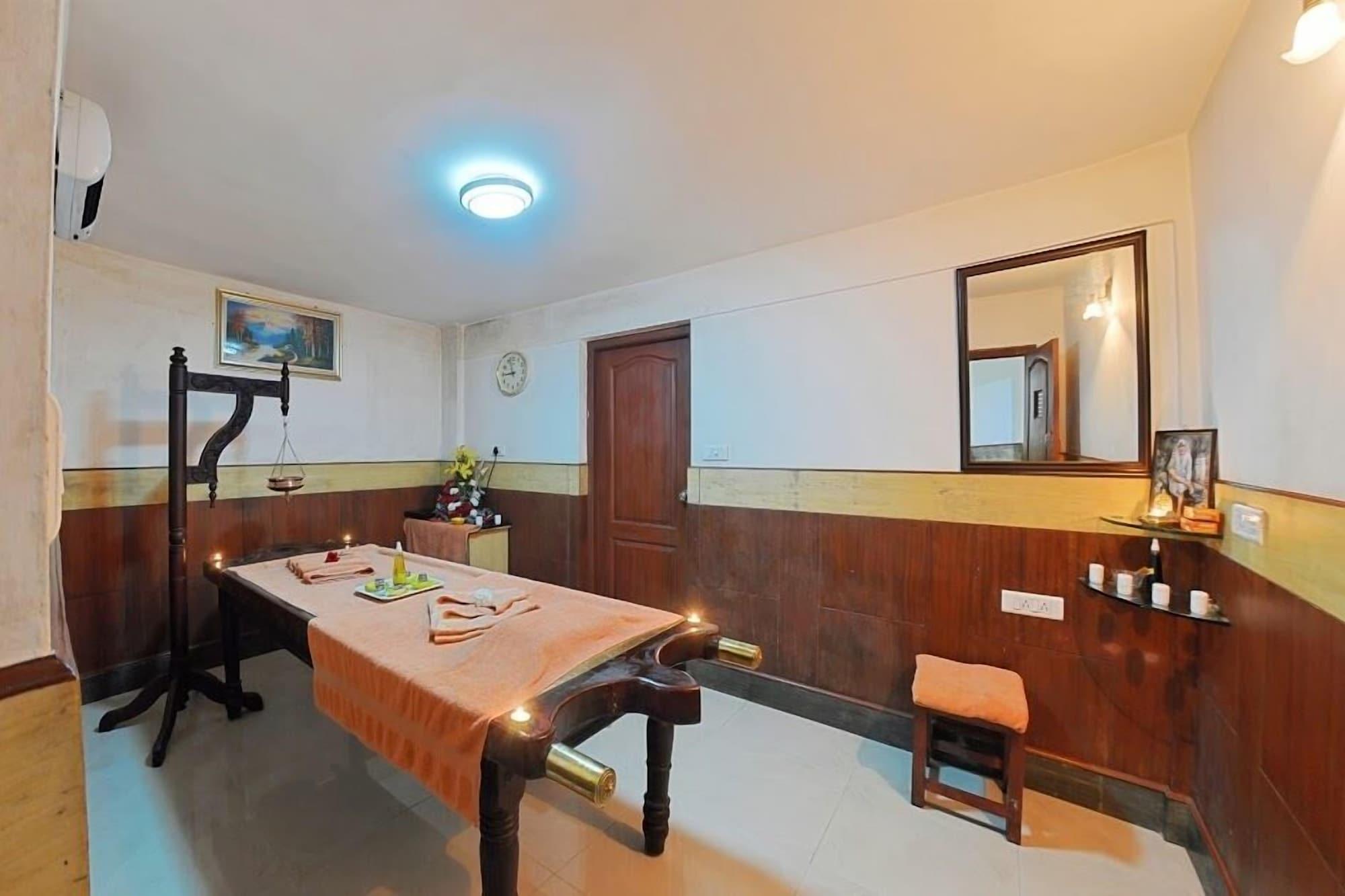 Spa Ponmari Residency