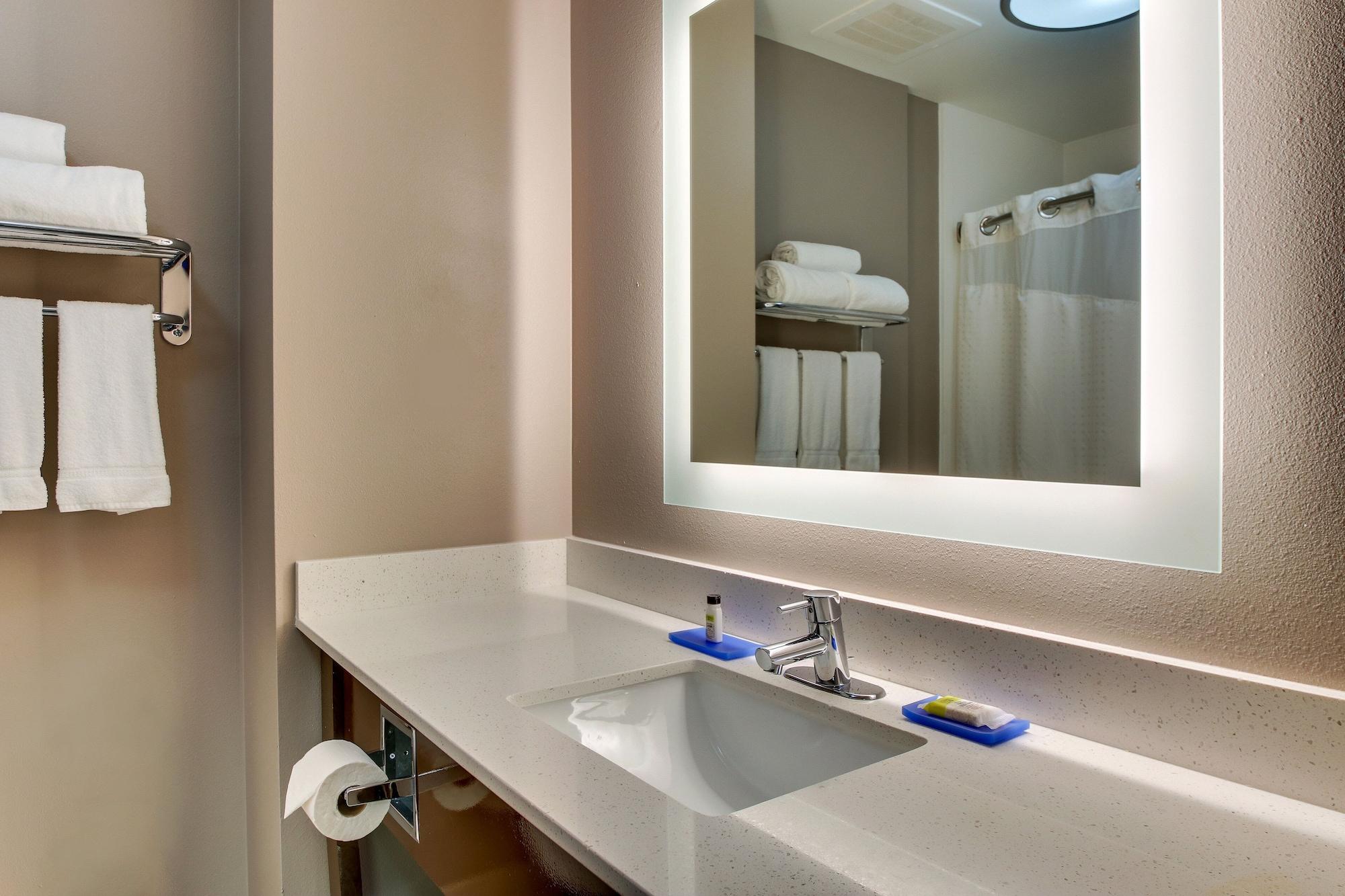 Equipamiento de Habitación Holiday Inn Express & Suites Columbus – Fort Benning Maingate by IHG