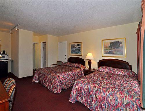 Guest room Presidio Inn