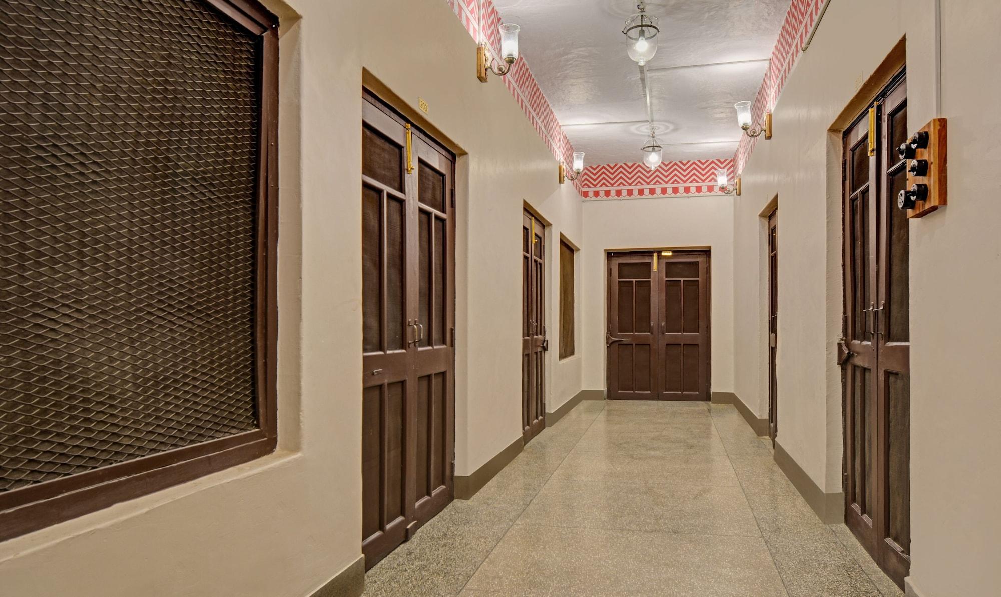 Vista Lobby Treebo The Regal House, Near Fateh Sagar Lake