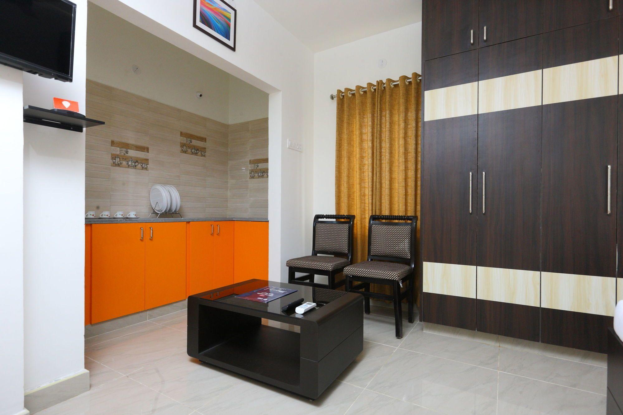 Vista Lobby OYO 10701 Moukthi Apartment