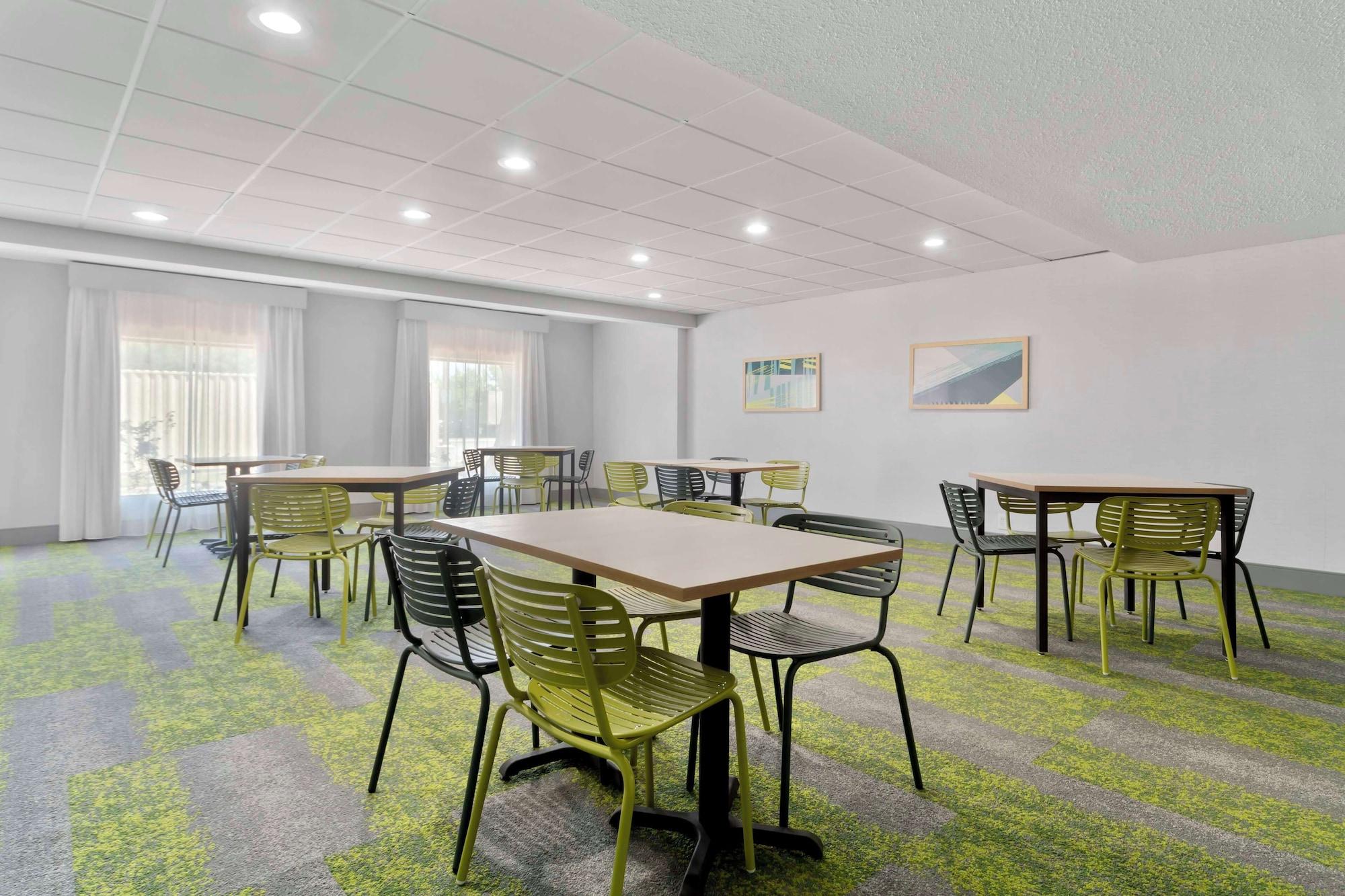 Restaurant Spark By Hilton Grand Prairie