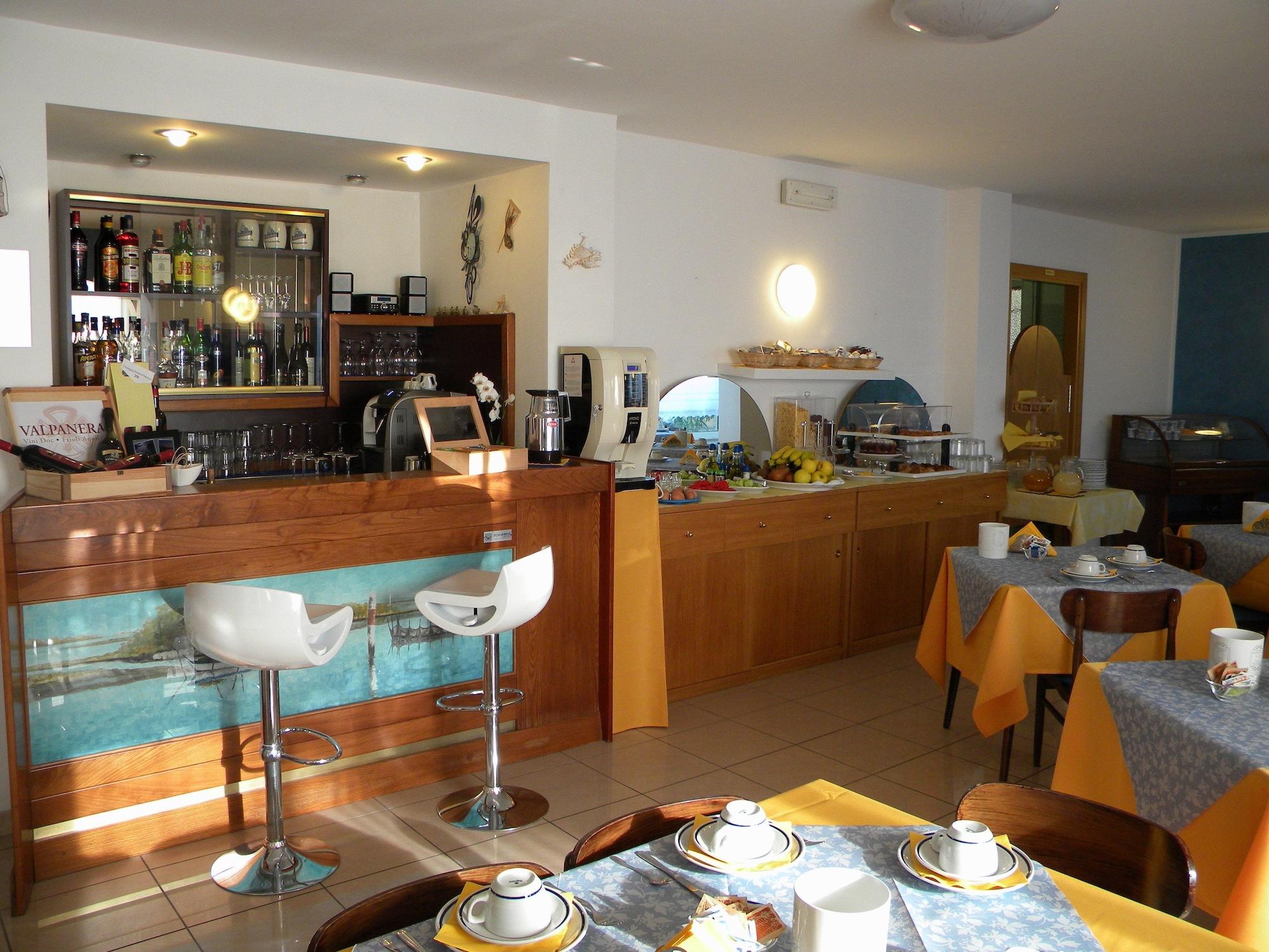 Bar/Salón Hotel Eliani