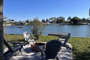 Arriendo temporal - Lakefront Paradise, with Heated Private Pool.