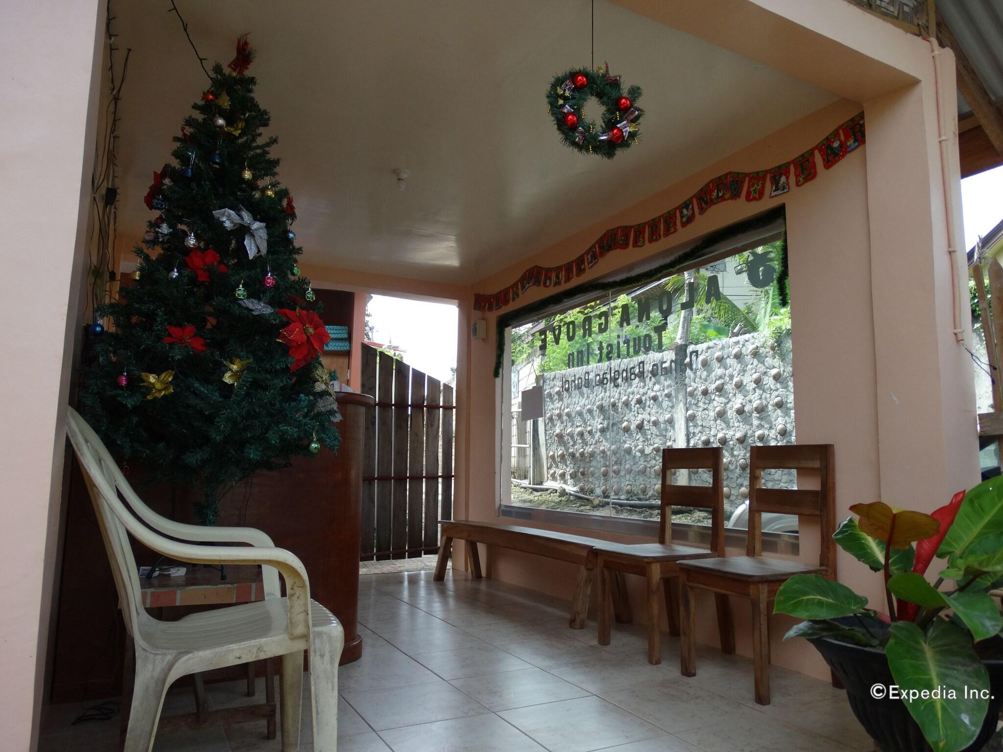 Vista Lobby Alona Grove Tourist Inn