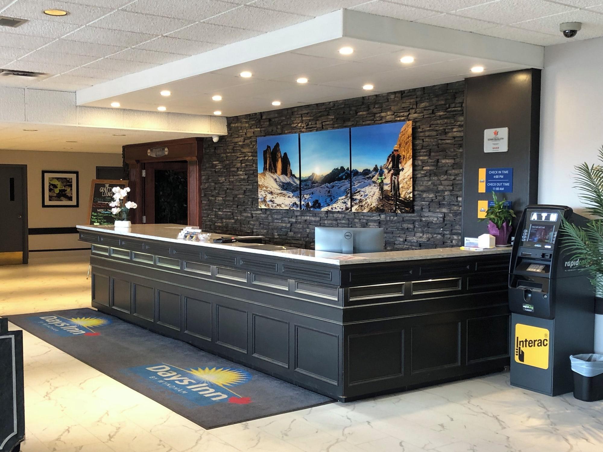 Vista Lobby Days Inn & Conference Centre by Wyndham Camrose Norsemen