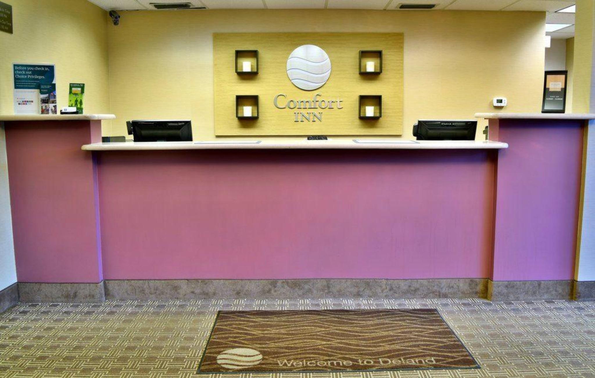Vista Exterior Comfort Inn & Suites Deland - Near University