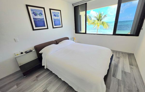 Oceanfront Condo at Unique Location - Hoteles en Zona Hotelera de Cancún