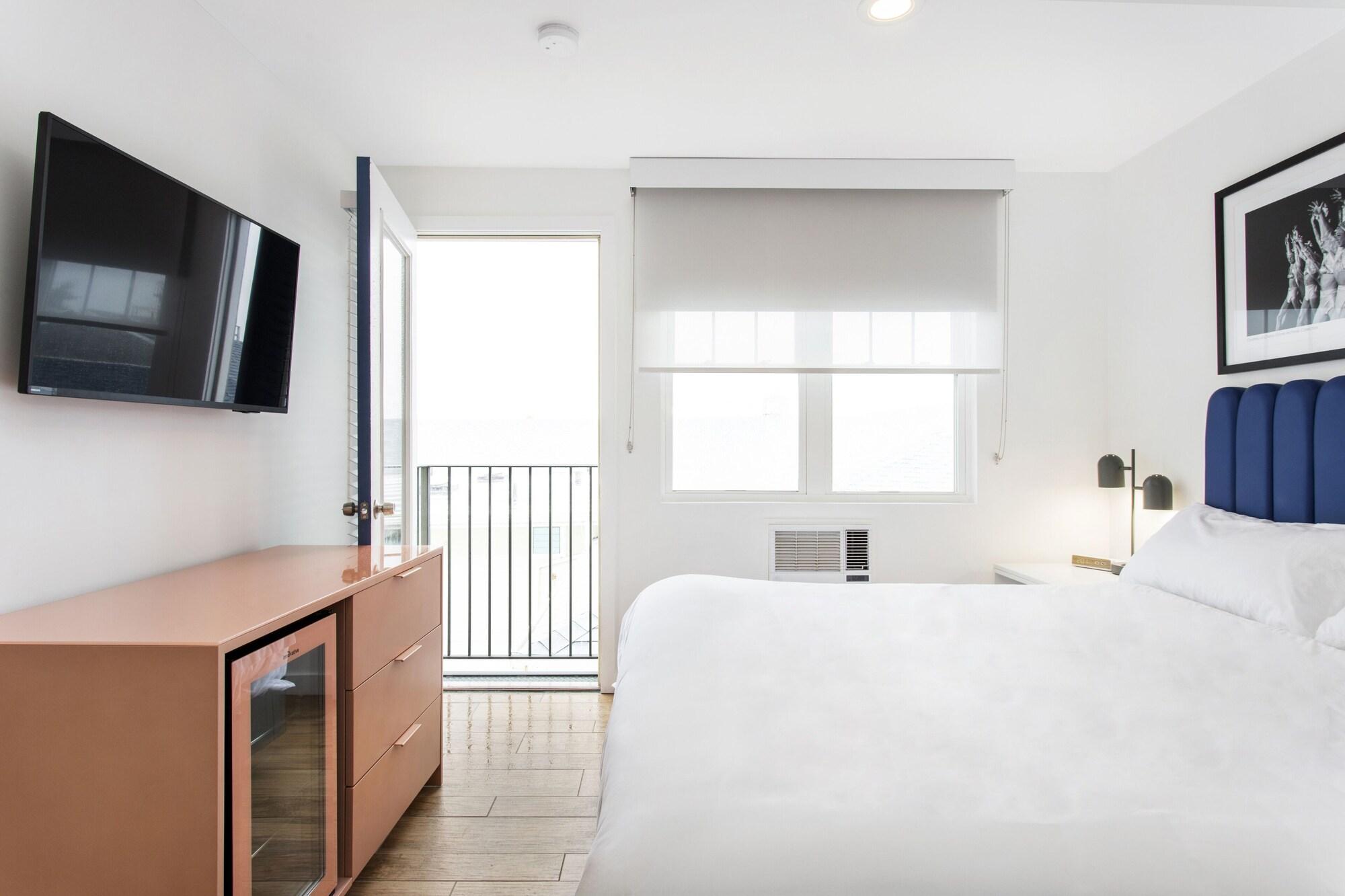 Varios Grove Hotel
