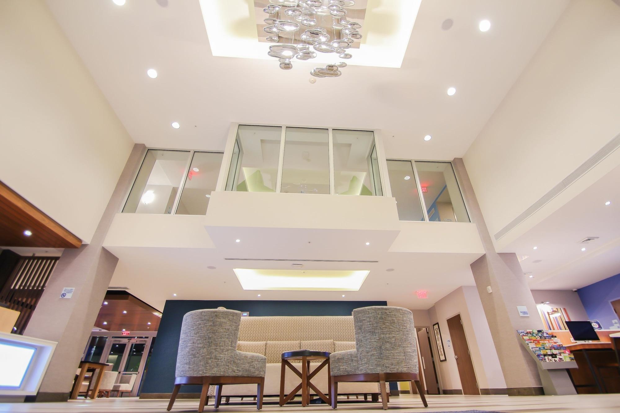 Vista Lobby Holiday Inn Express & Suites Miami Airport East by IHG