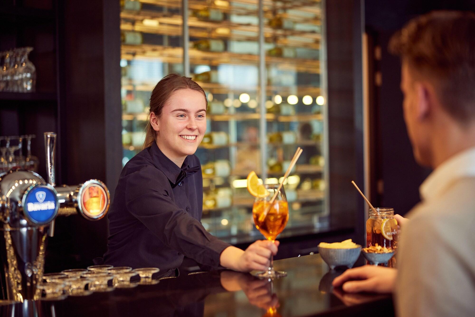 Bar/Salón Van der Valk Hotel Uden-Veghel