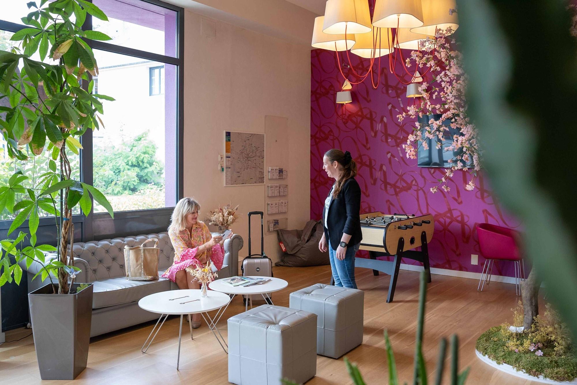 Vista Lobby ibis Styles Rennes Saint Gregoire