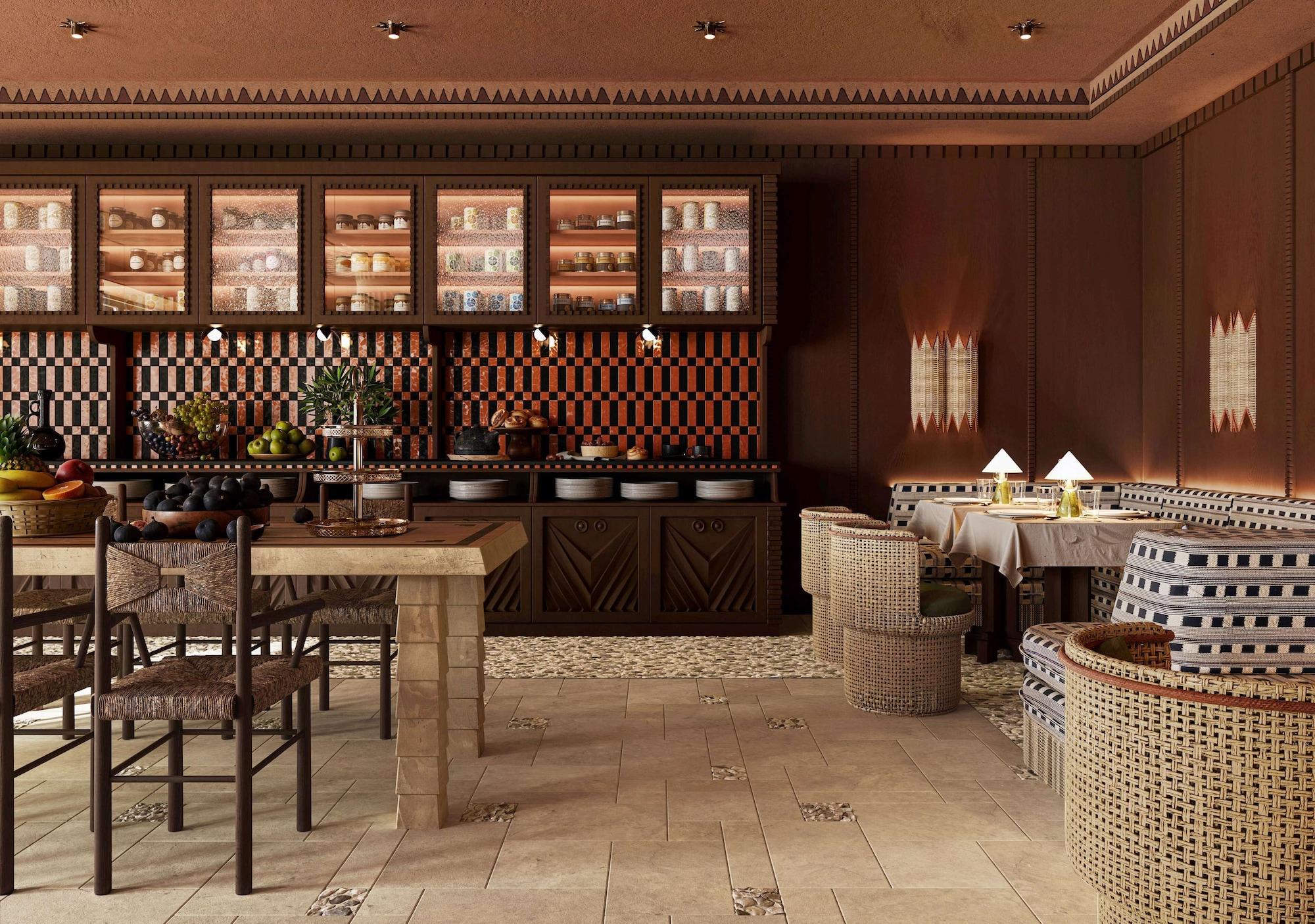 Restaurant Palacio De Godoy Caceres, Curio Collection By Hilton