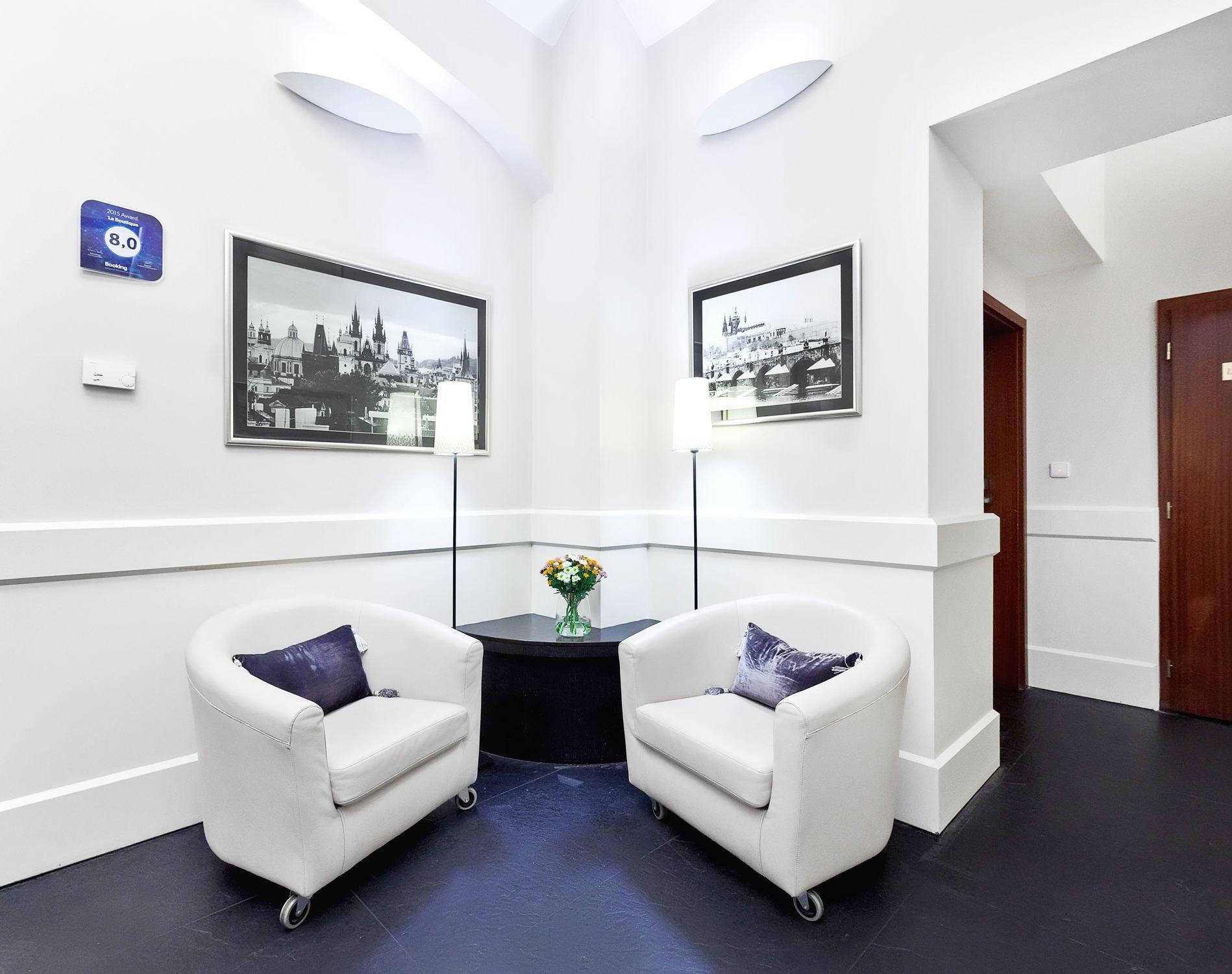 Varios La Boutique Hotel