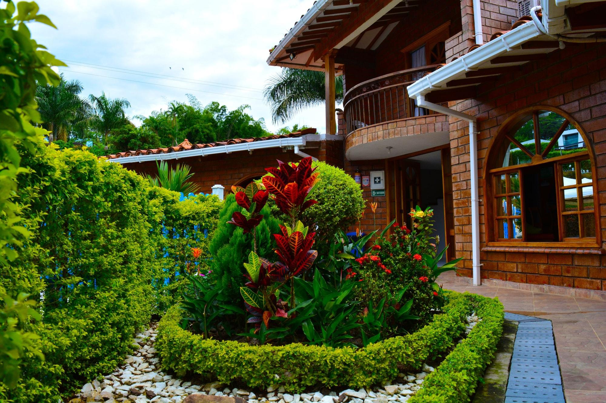 Vista Exterior Hostal Valle De Las Camelias