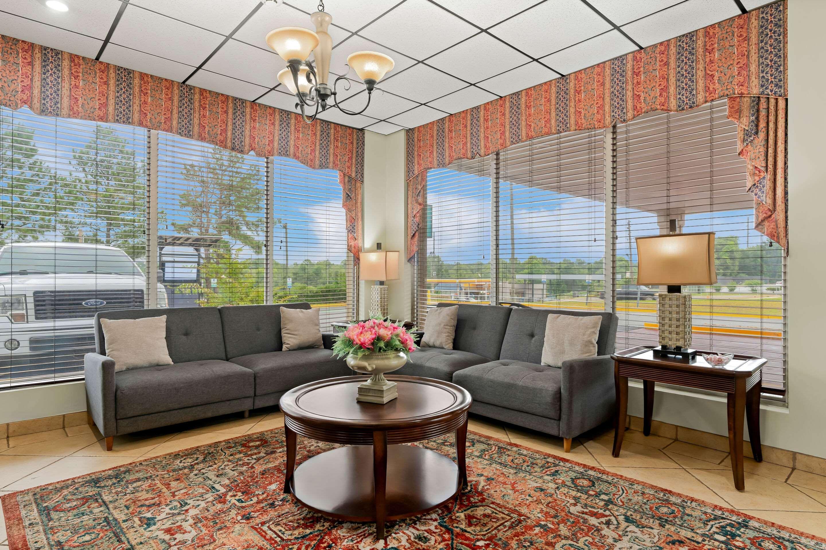 Vista Lobby Quality Inn Americus Area