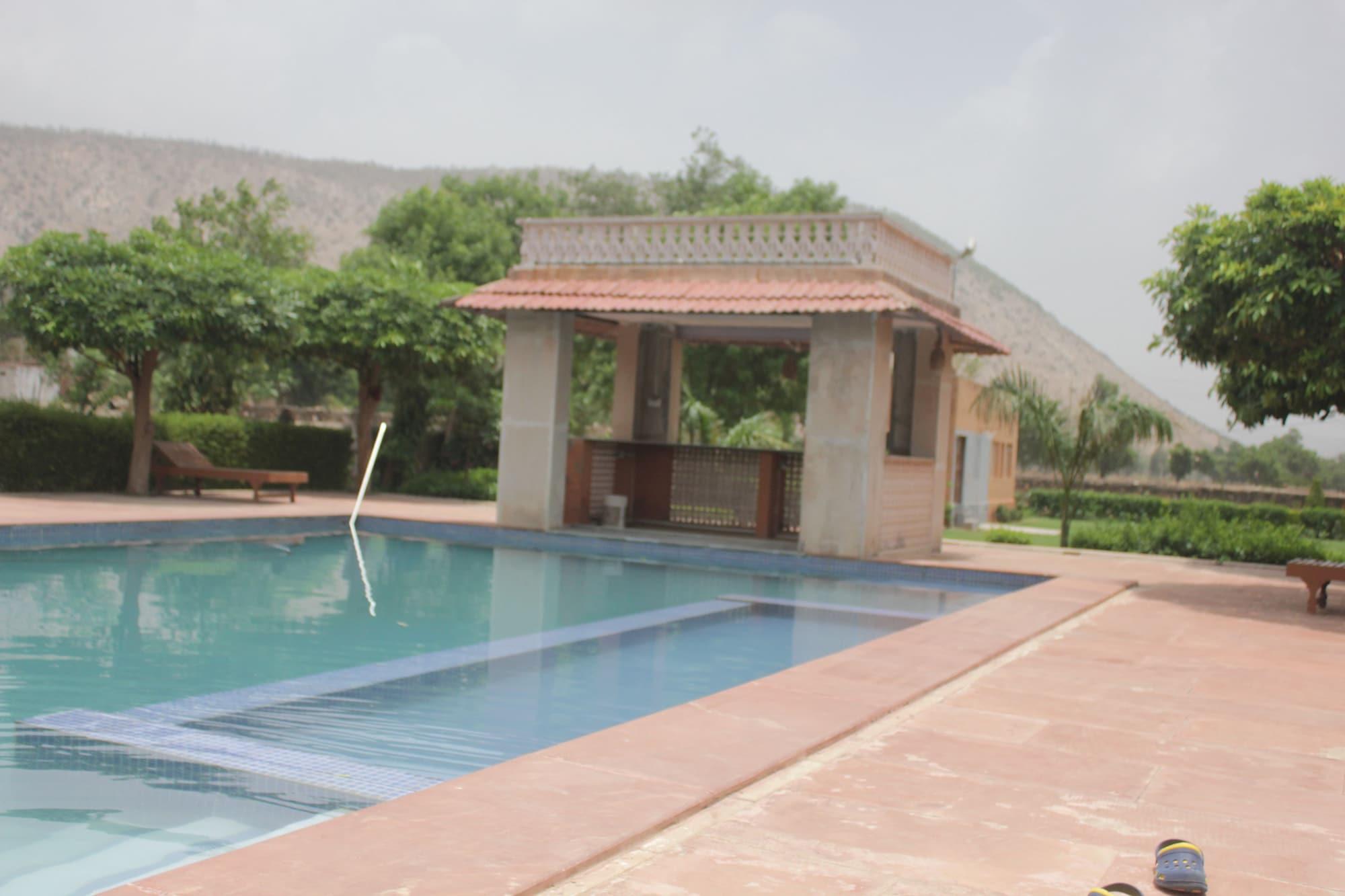 Vista Piscina Sariska Tiger Camp Resort