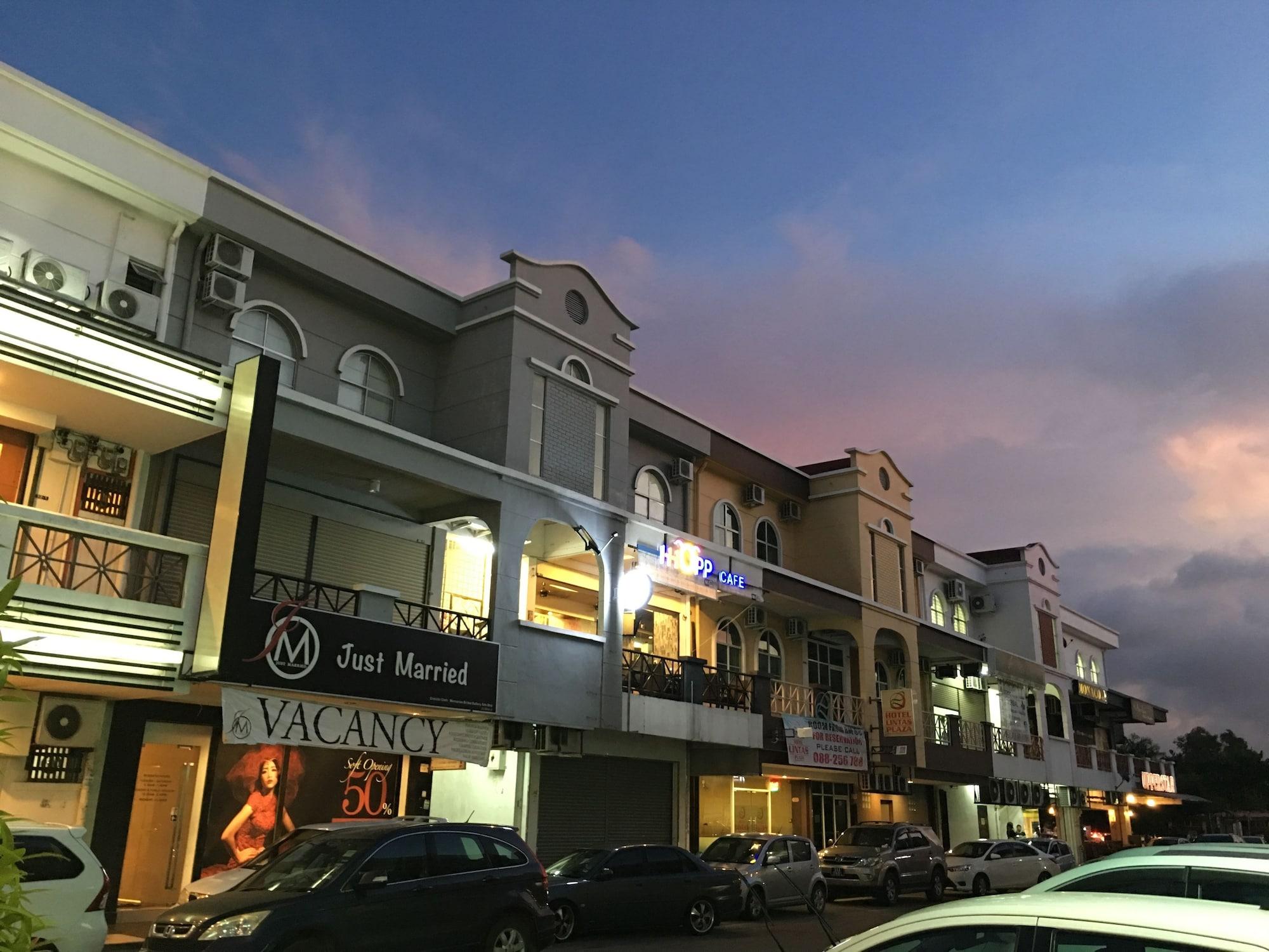 Vista Exterior Hotel Lintas Plaza