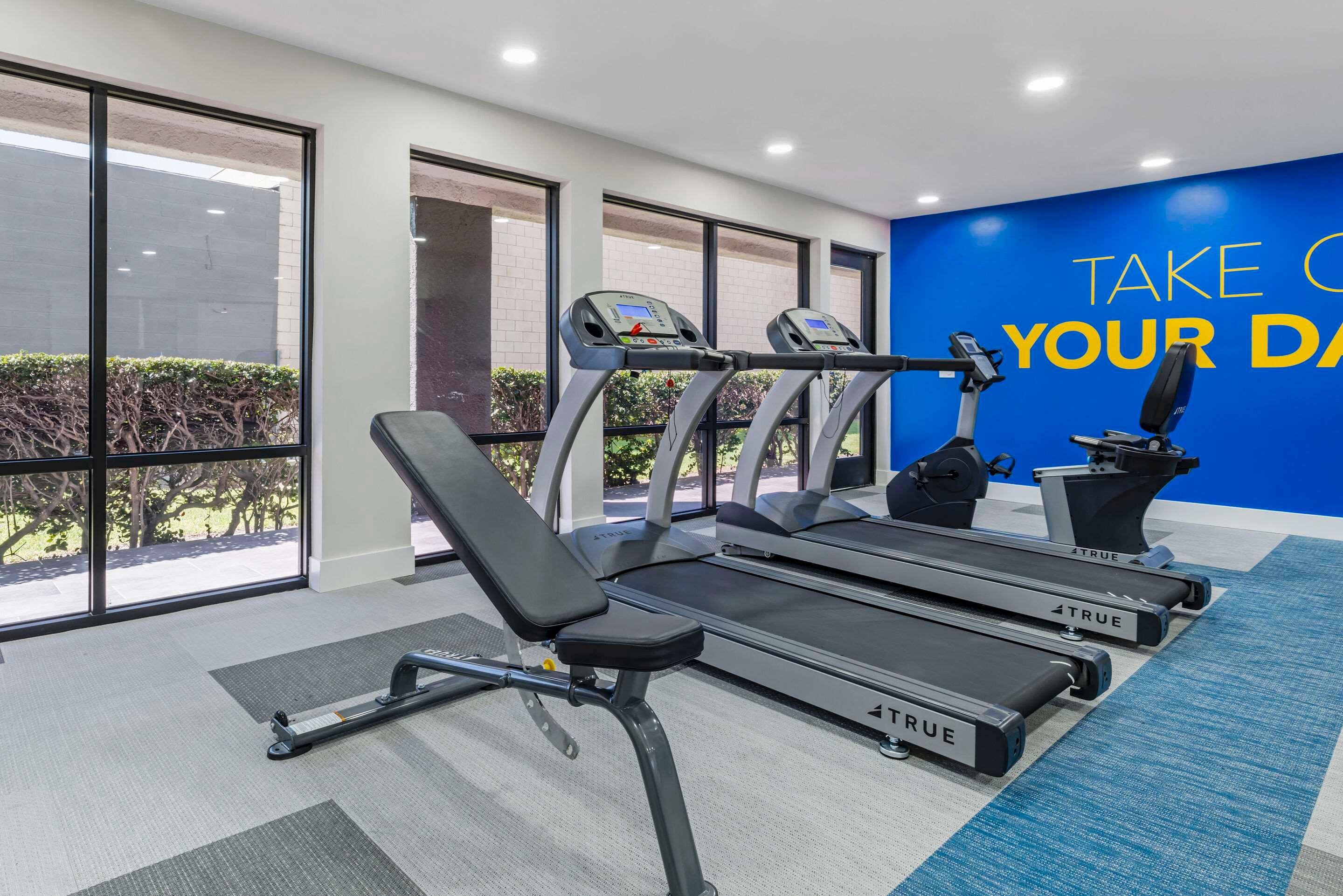 Gimnasio Comfort Inn Sea World Area