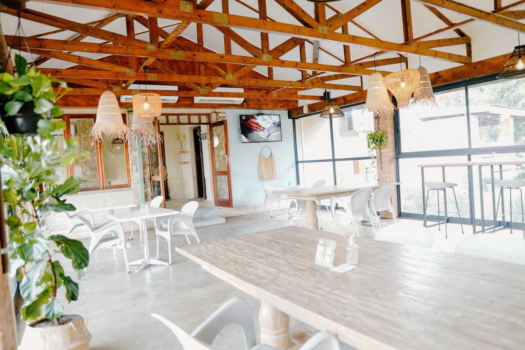 Bar/Salón Lighthouse Guesthouse & Cafe