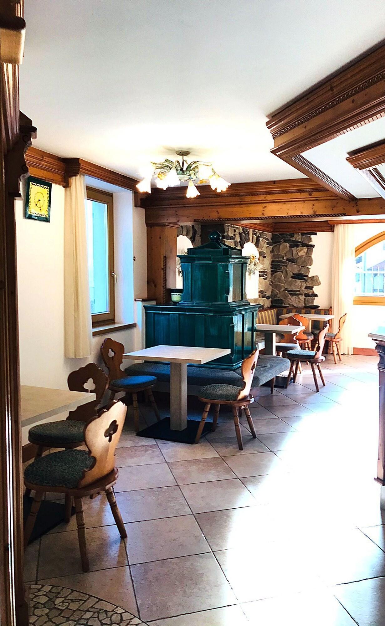 Bar/Salón Hotel Garni Mountain Resort