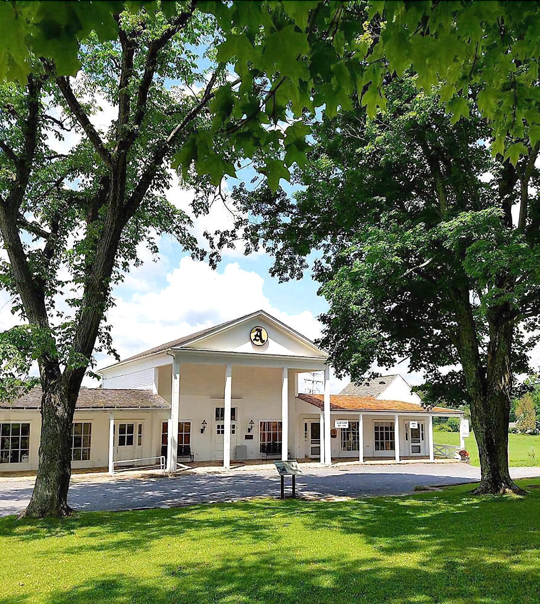 Vista Exterior River House Lodge