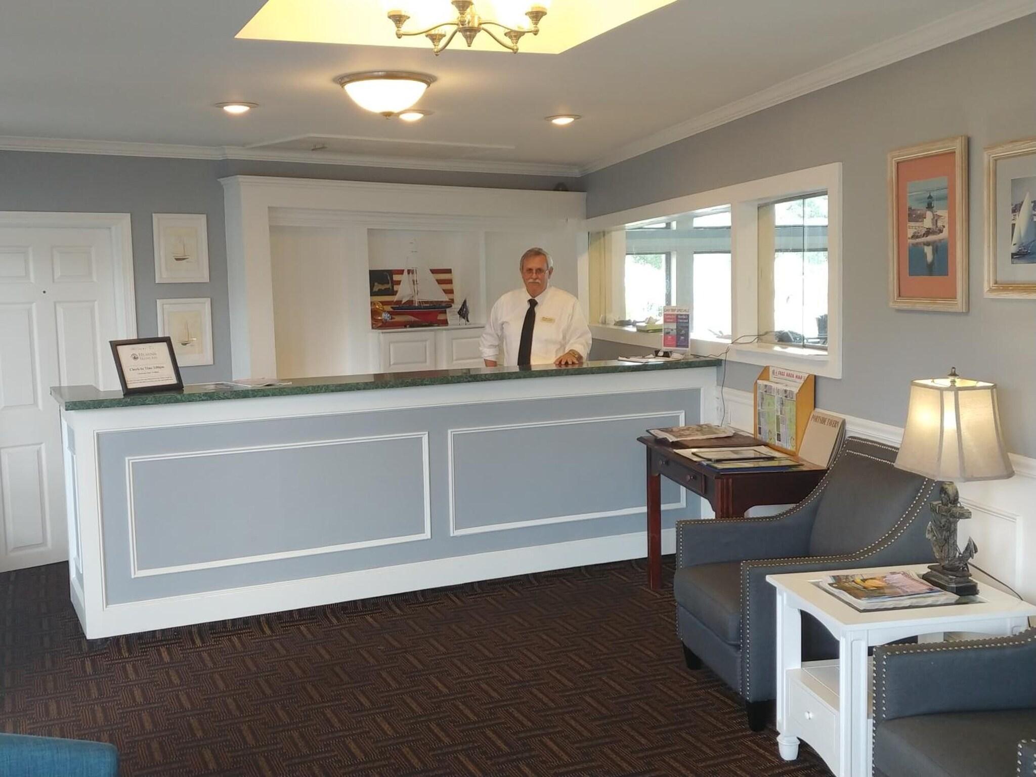 Vista Lobby Hyannis Travel Inn