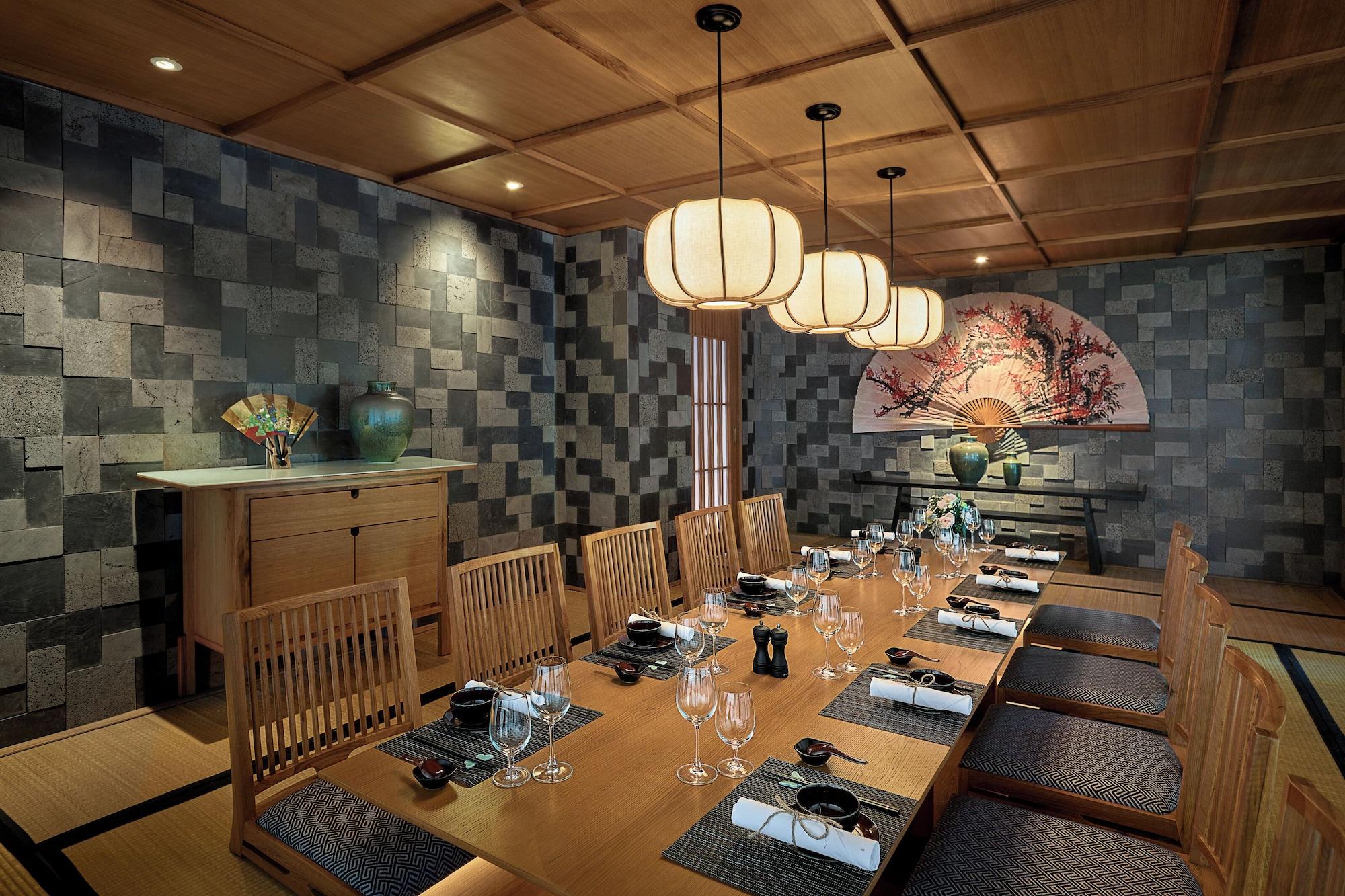 Restaurant Hotel Perle d'Orient Cat Ba - MGallery