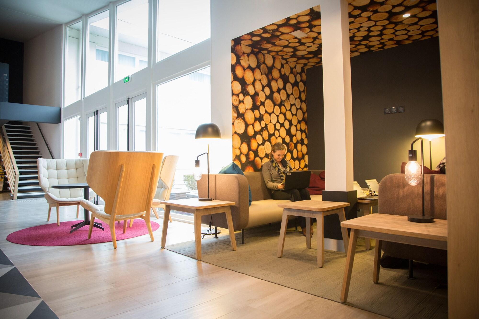 Vista Lobby Novotel Lille Aeroport