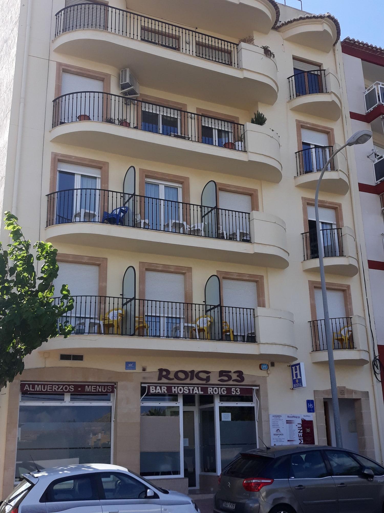 Vista Exterior Hostal Roig 53