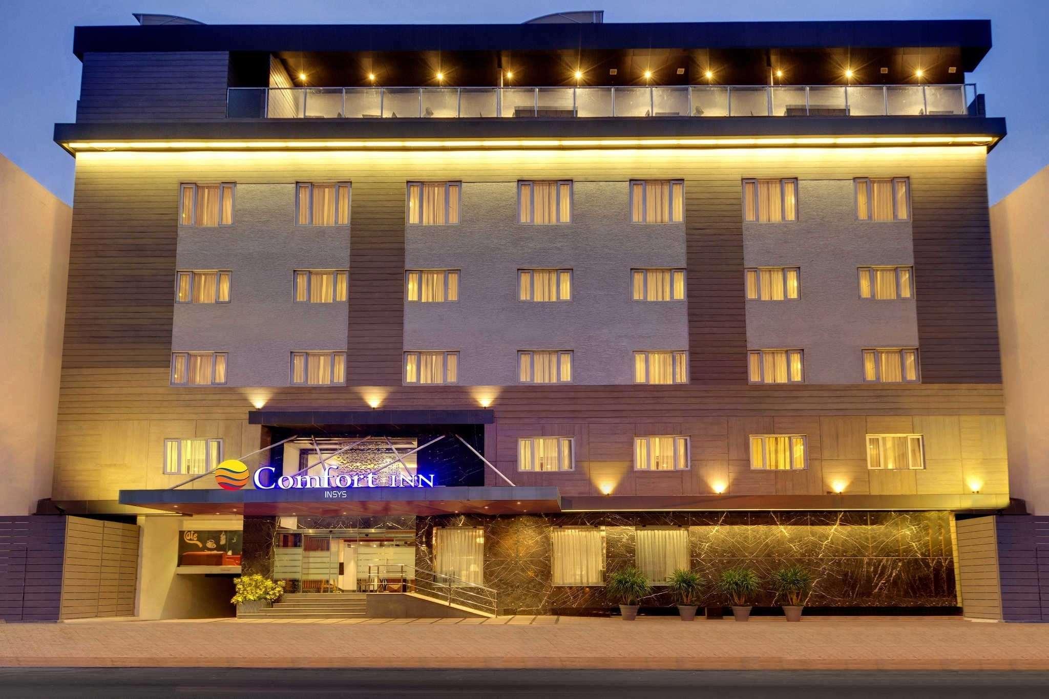 Vista Exterior Comfort Inn Insys
