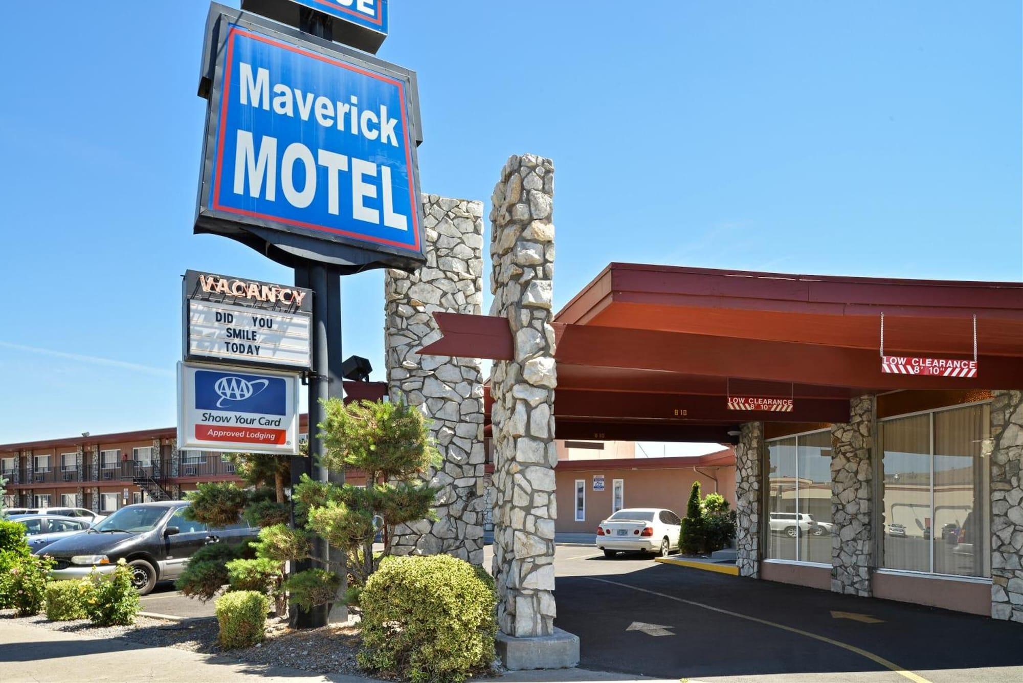 Vista Exterior Maverick Motel