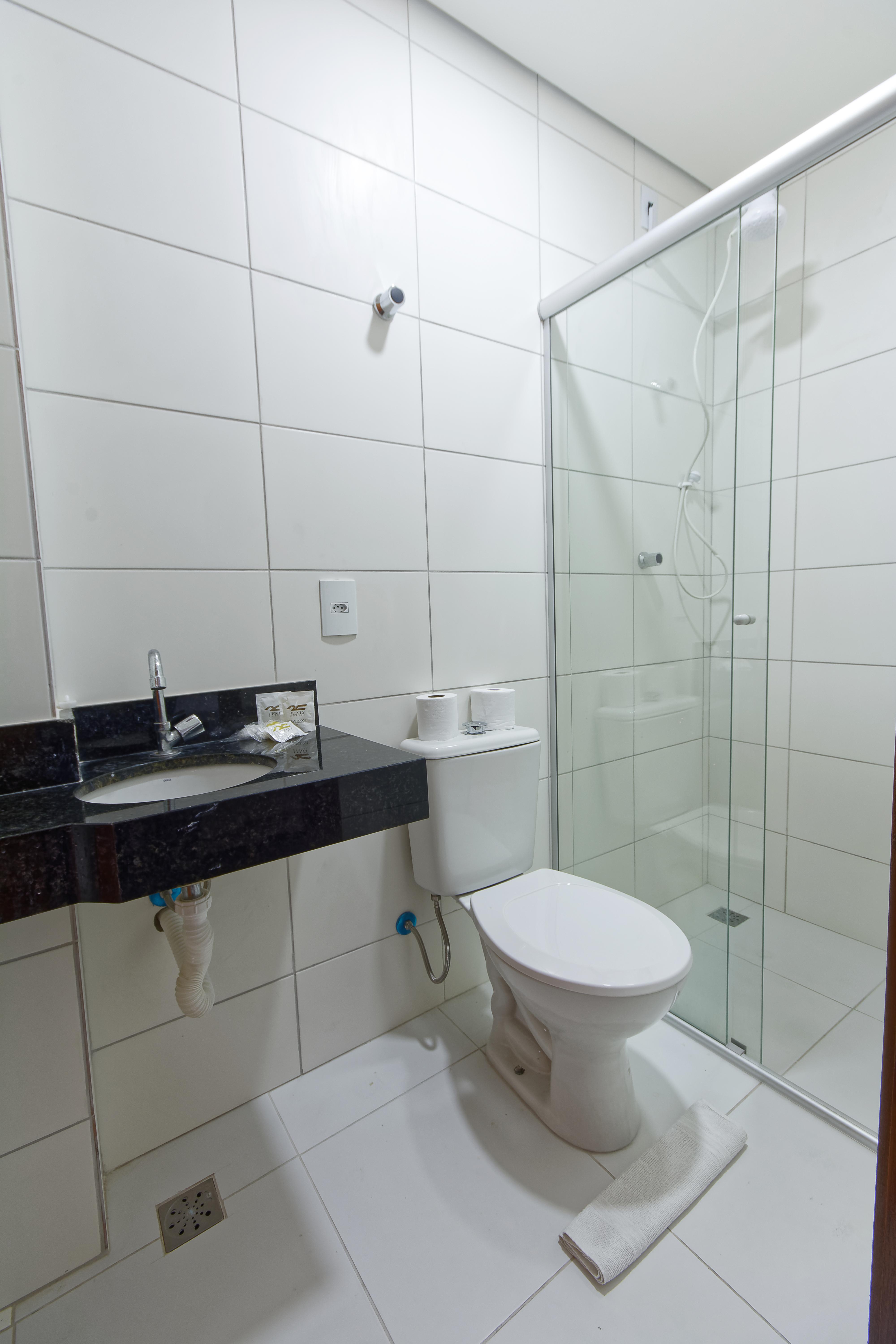 Baño Fênix Hotel Bom Retiro