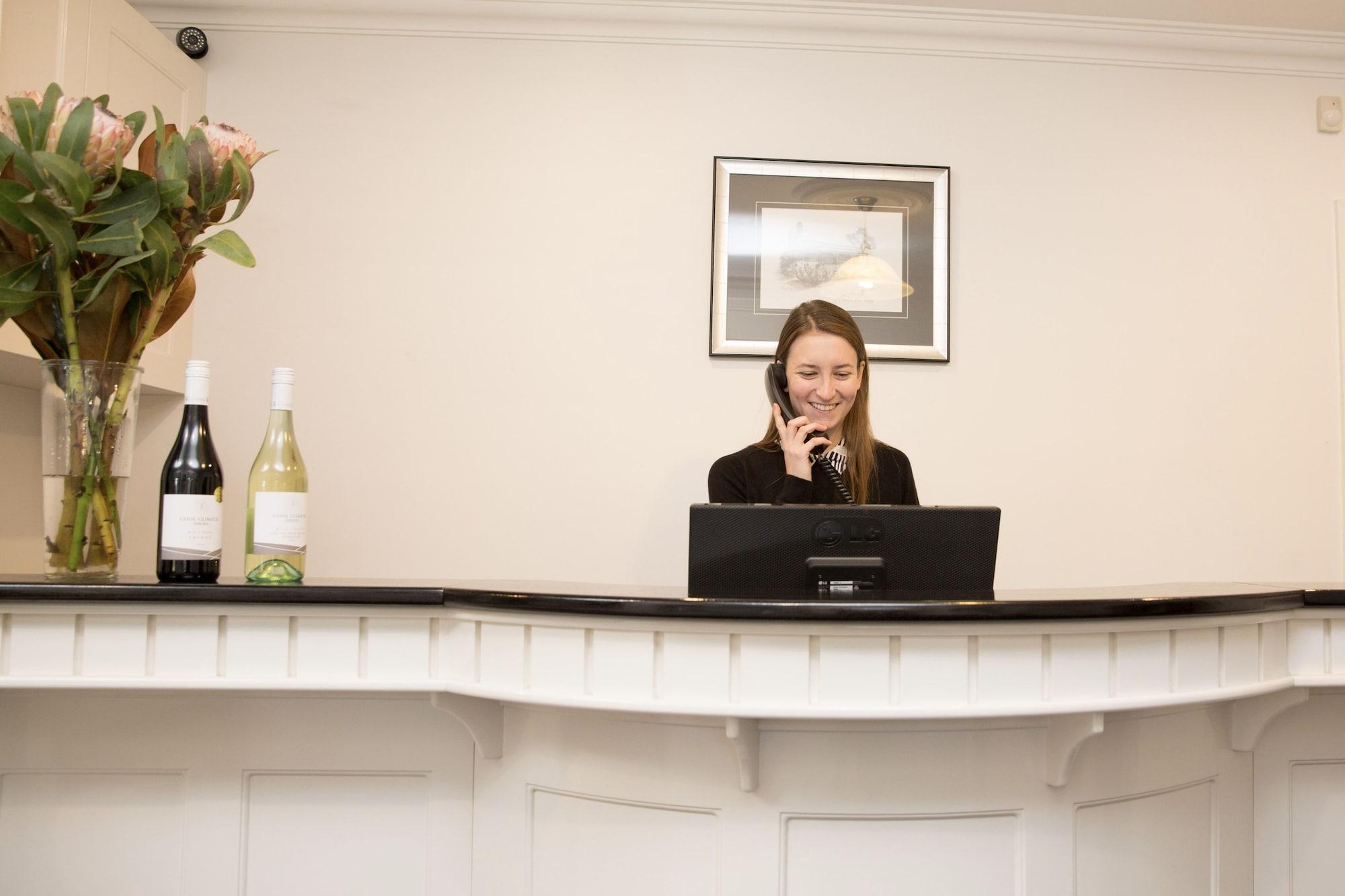 Vista Lobby Apartments on Morrow