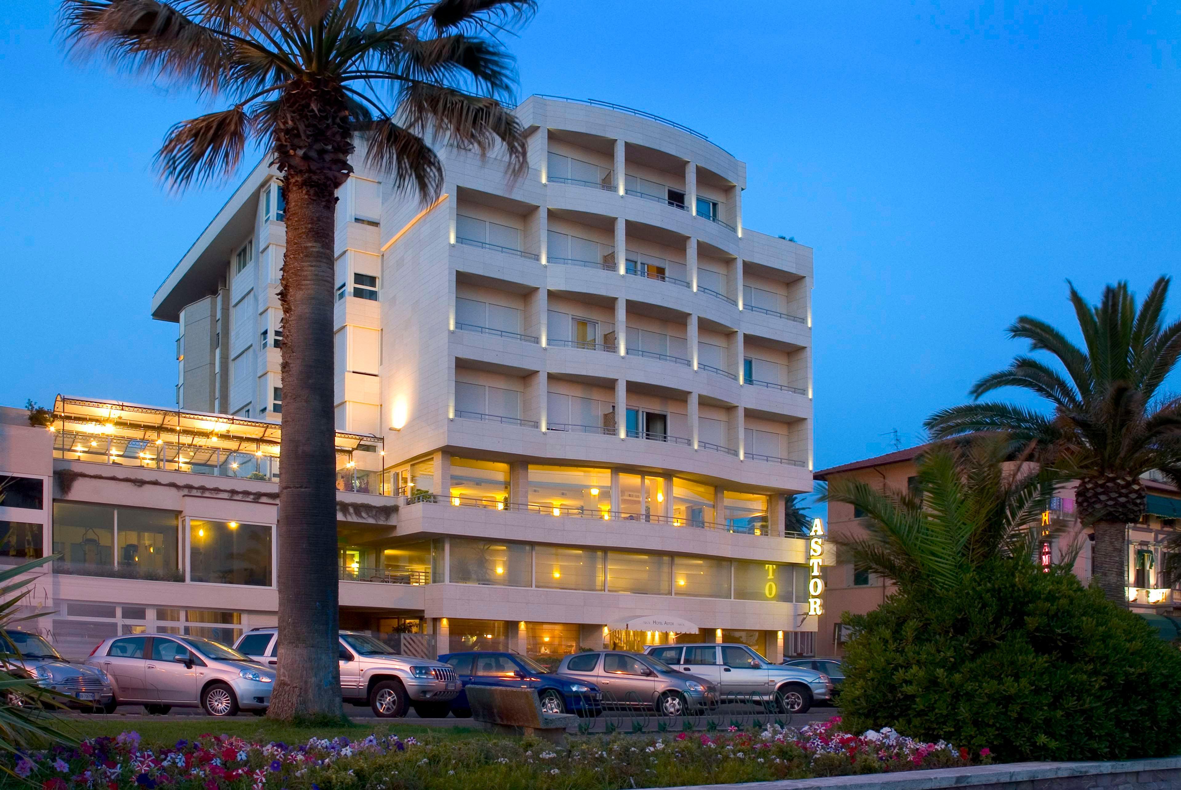 Vista Exterior Sina Astor