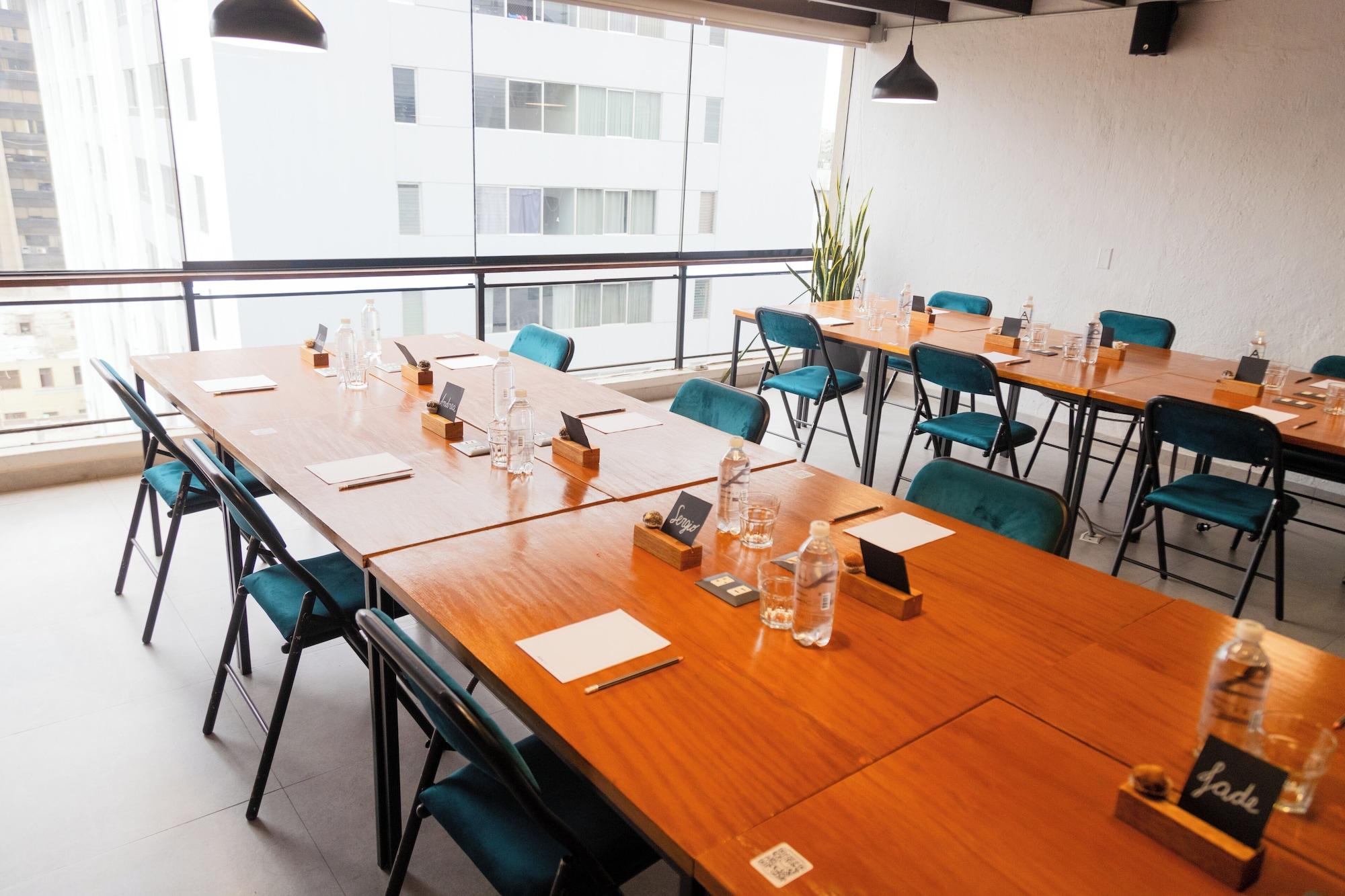 Sala de Reuniones Miraflores NAIA Apartments