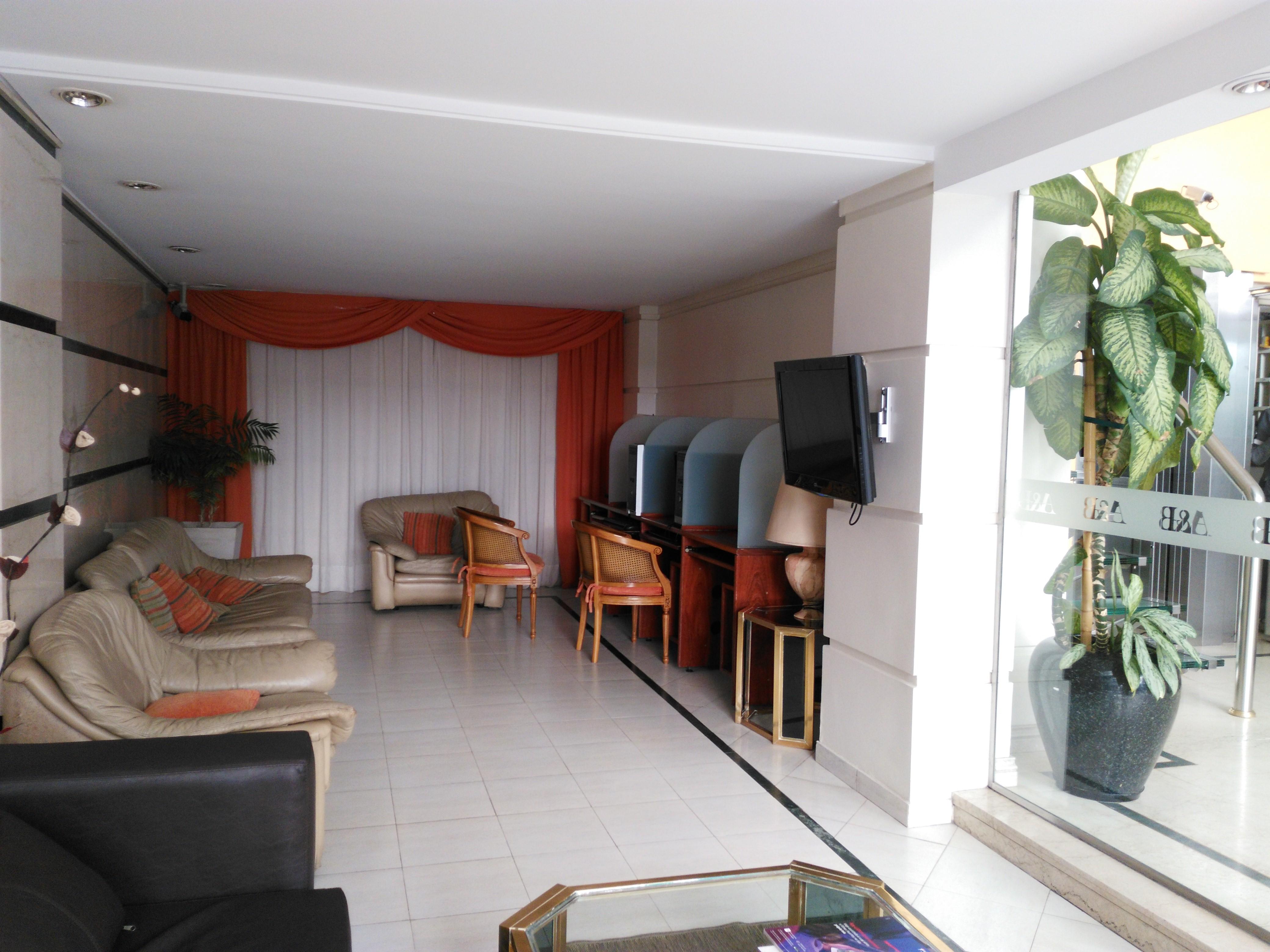 Vista Exterior Hotel AyB Internacional