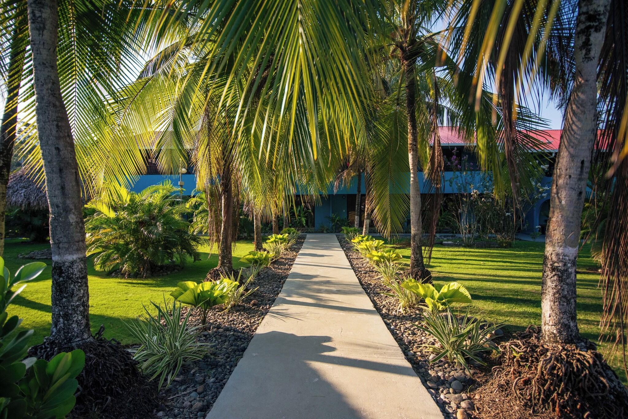 Vista Exterior Beach Break Resort