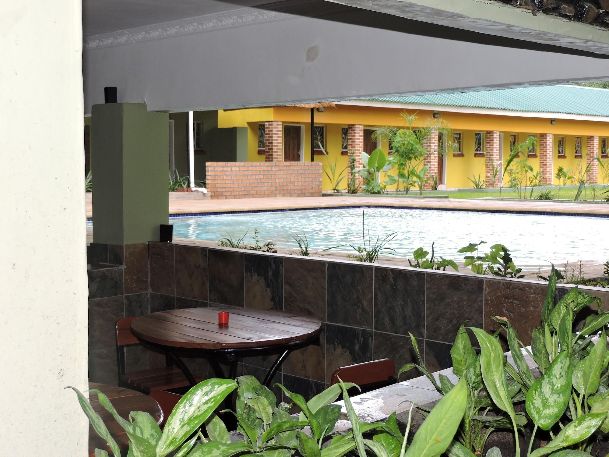 Vista Piscina Café Zambezi House of Africa - Hostel