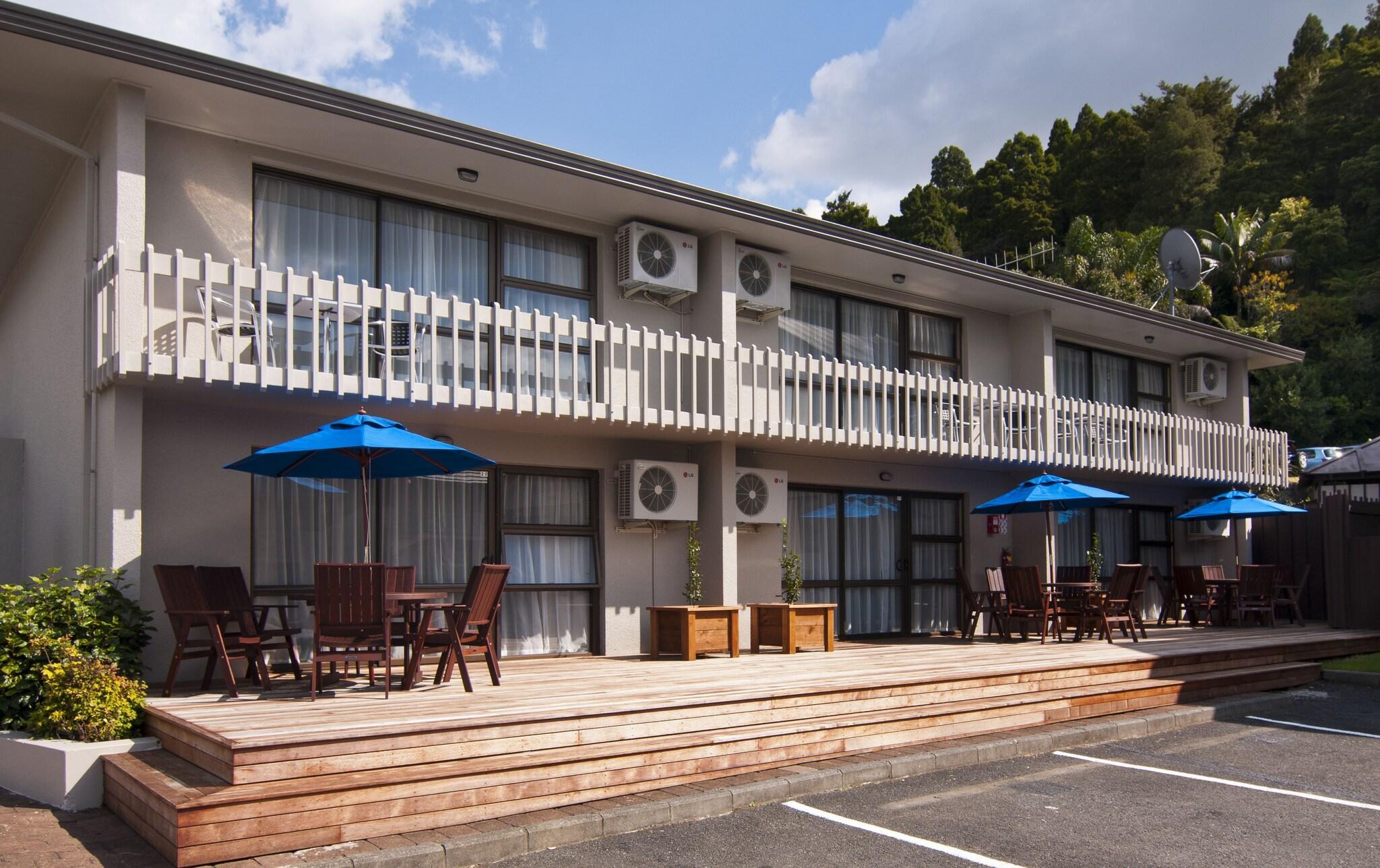 Varios Breakwater Motel