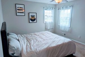 Alquiler Vacacional - Charming 3-bedroom house in Henrietta with AC/Fenced Yard - Near RIT