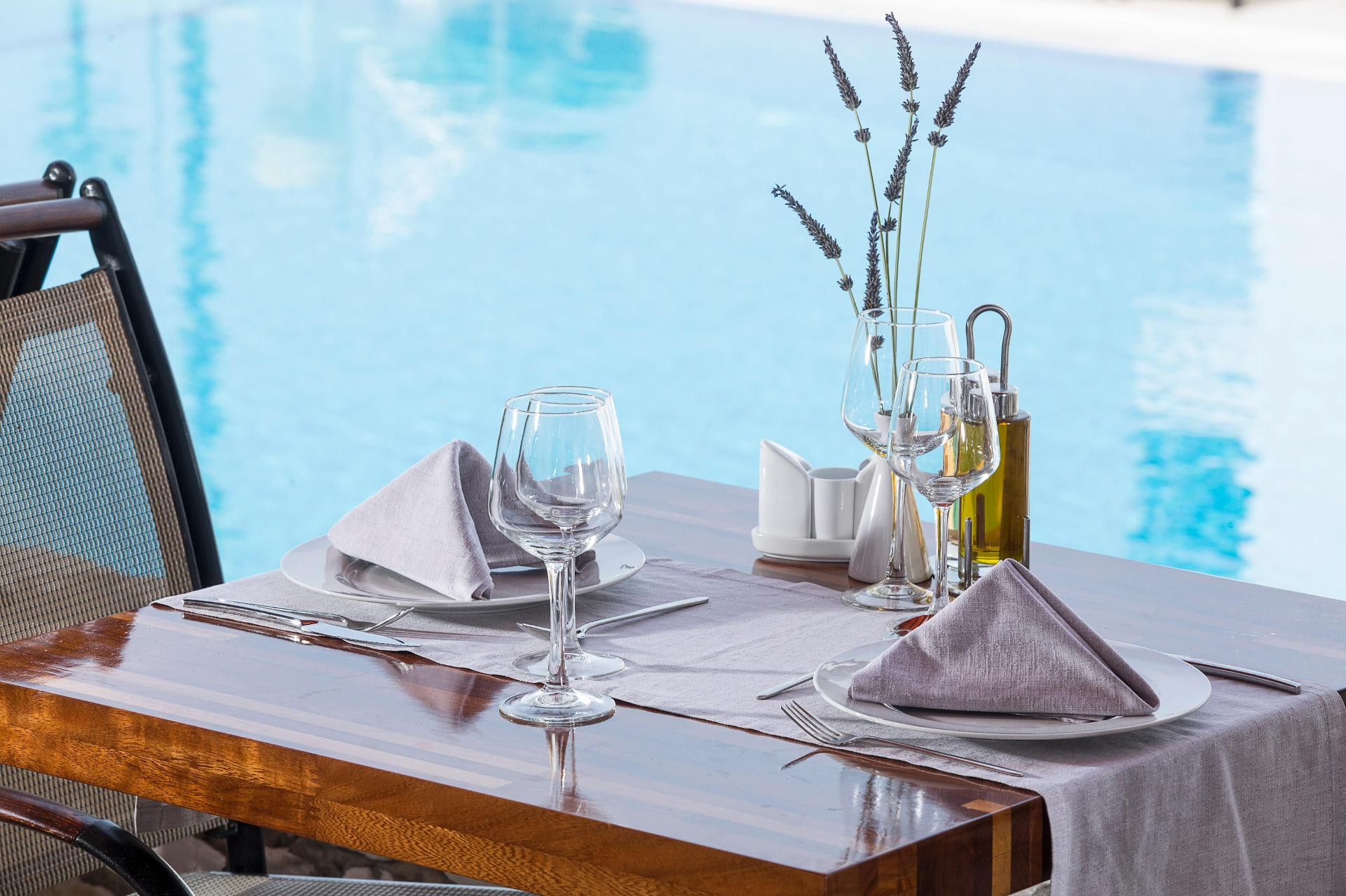 Restaurant Contaratos Beach