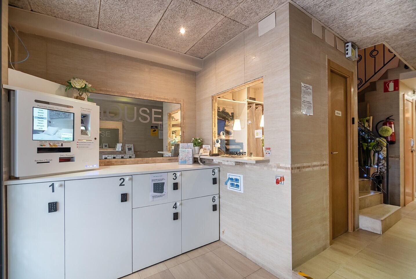 Vista Lobby Hostal House