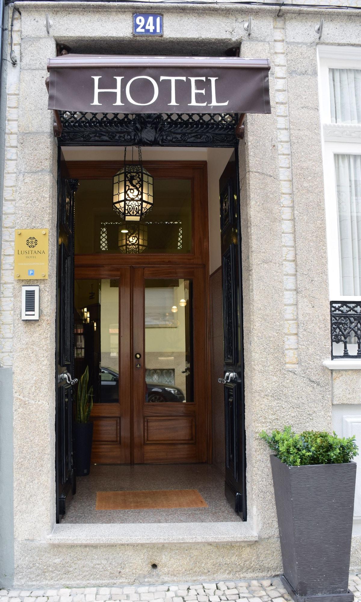Vista Exterior Lusitana Hotel