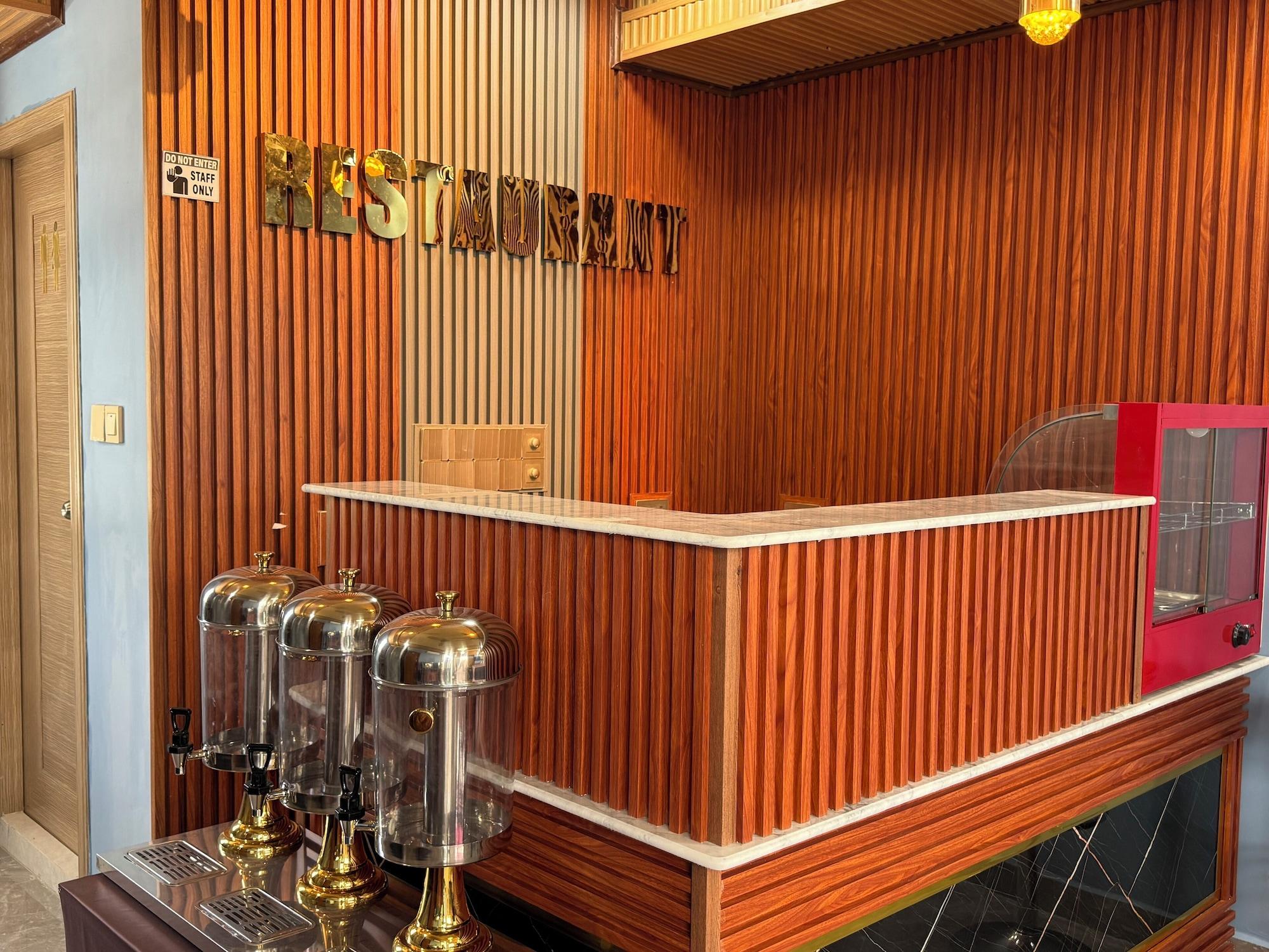 Restaurant Breeze Haven Surf Retreat