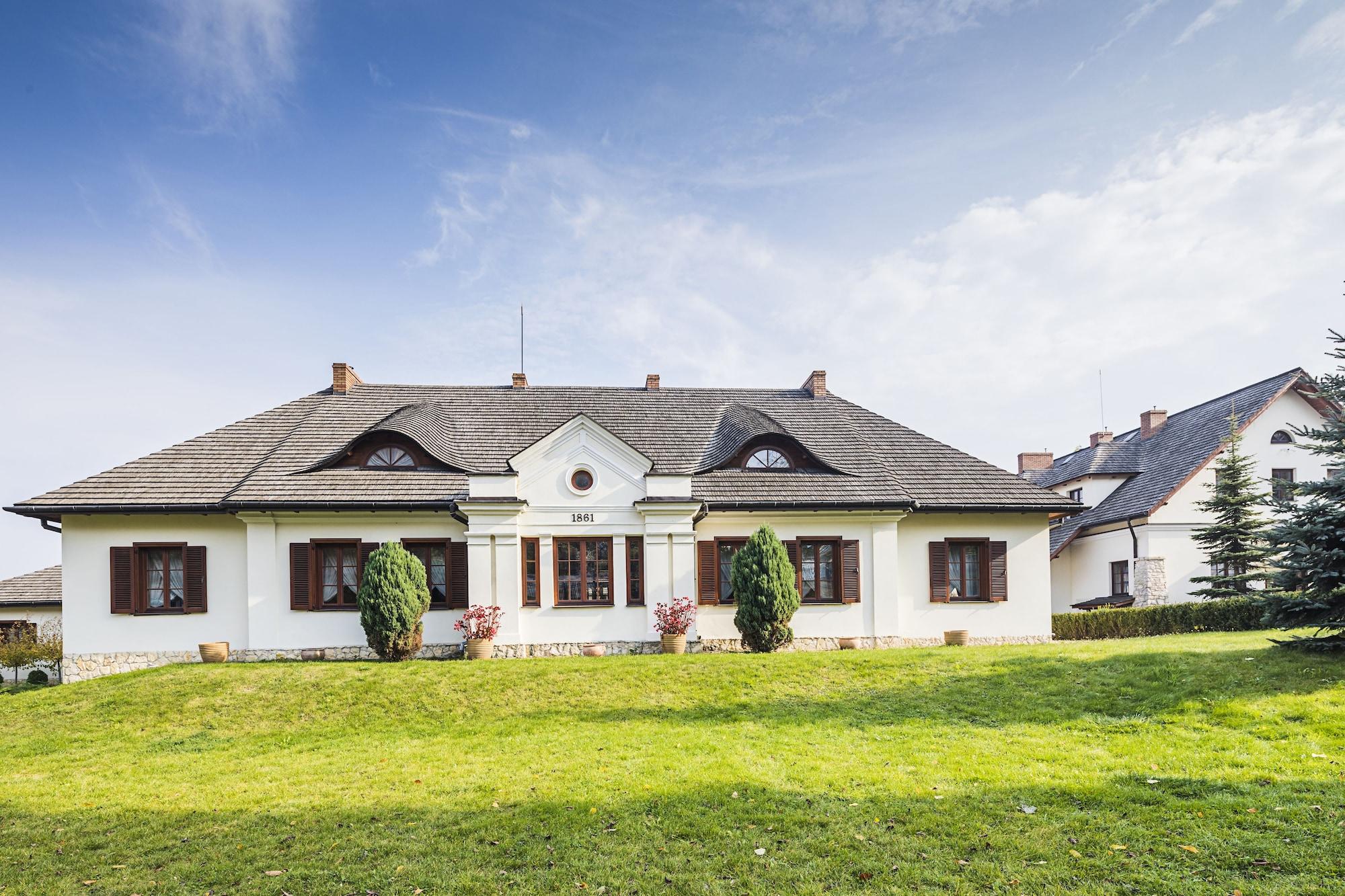 Vista Exterior Hotel Sarmata