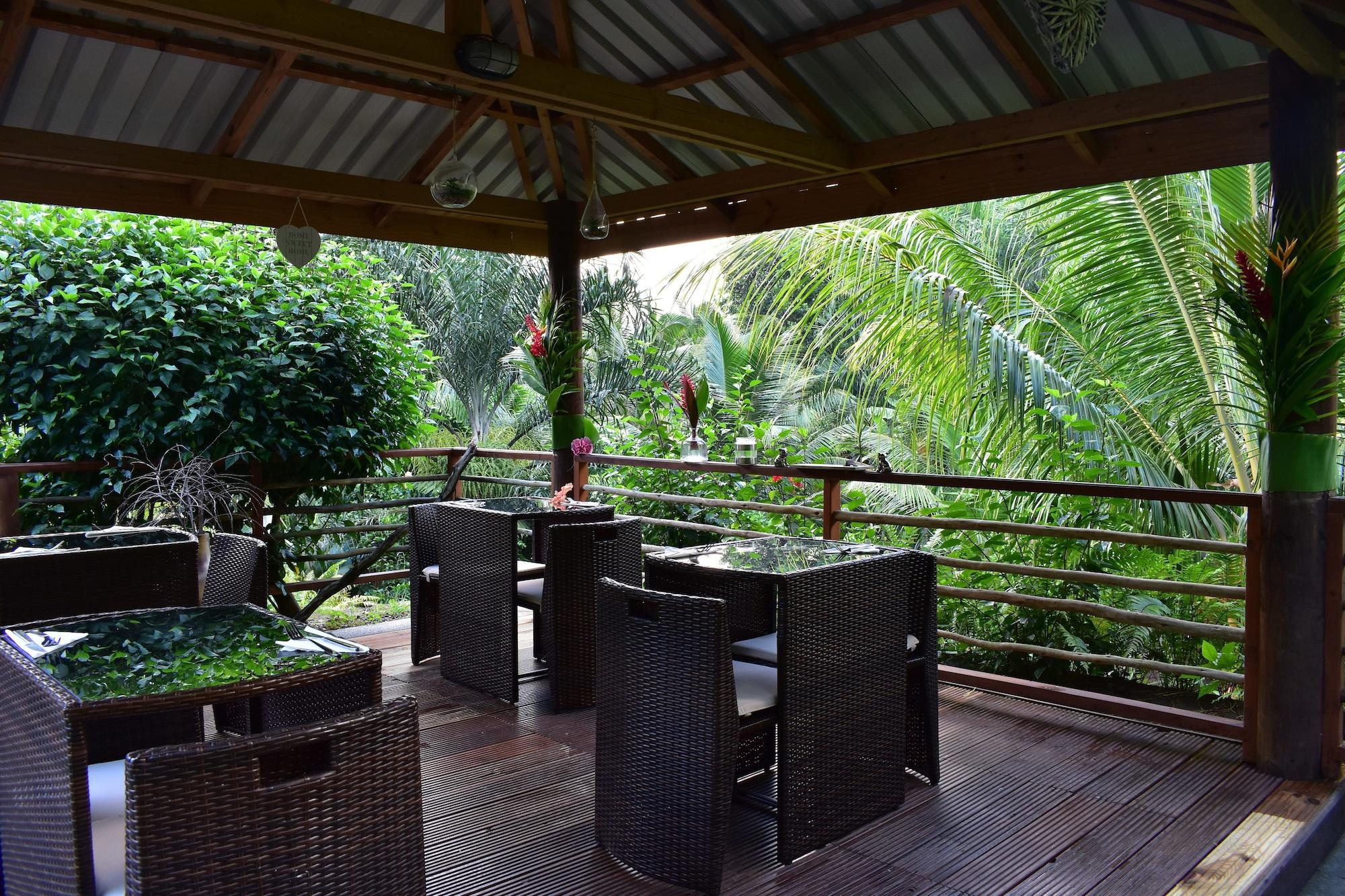 Restaurant A Peace in Paradise