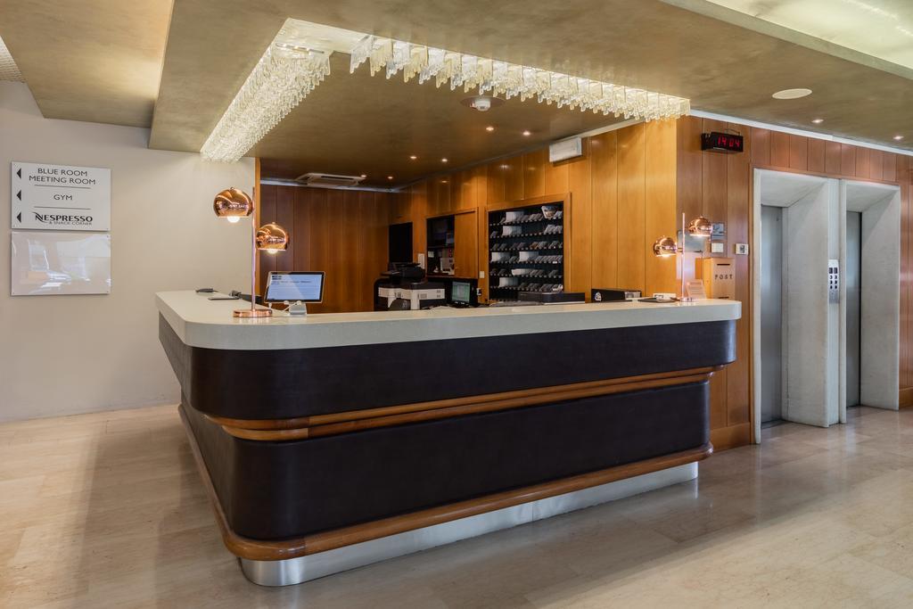 Vista Lobby Hotel Ambasciatori Venice Mestre - Tapestry Collec