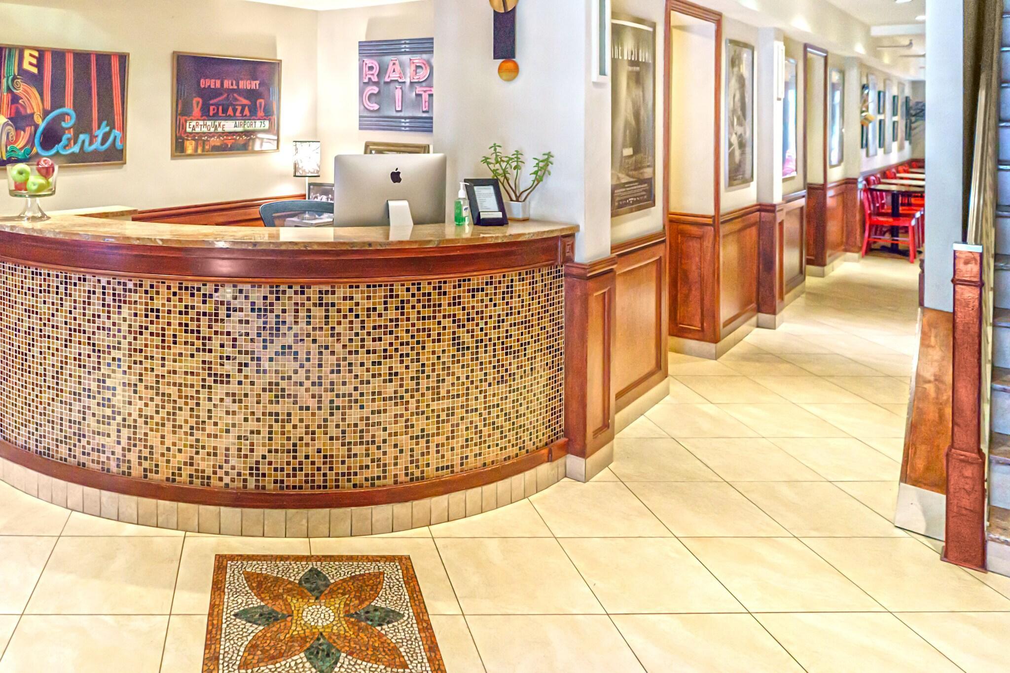 Vista Lobby Chelsea Pines Inn